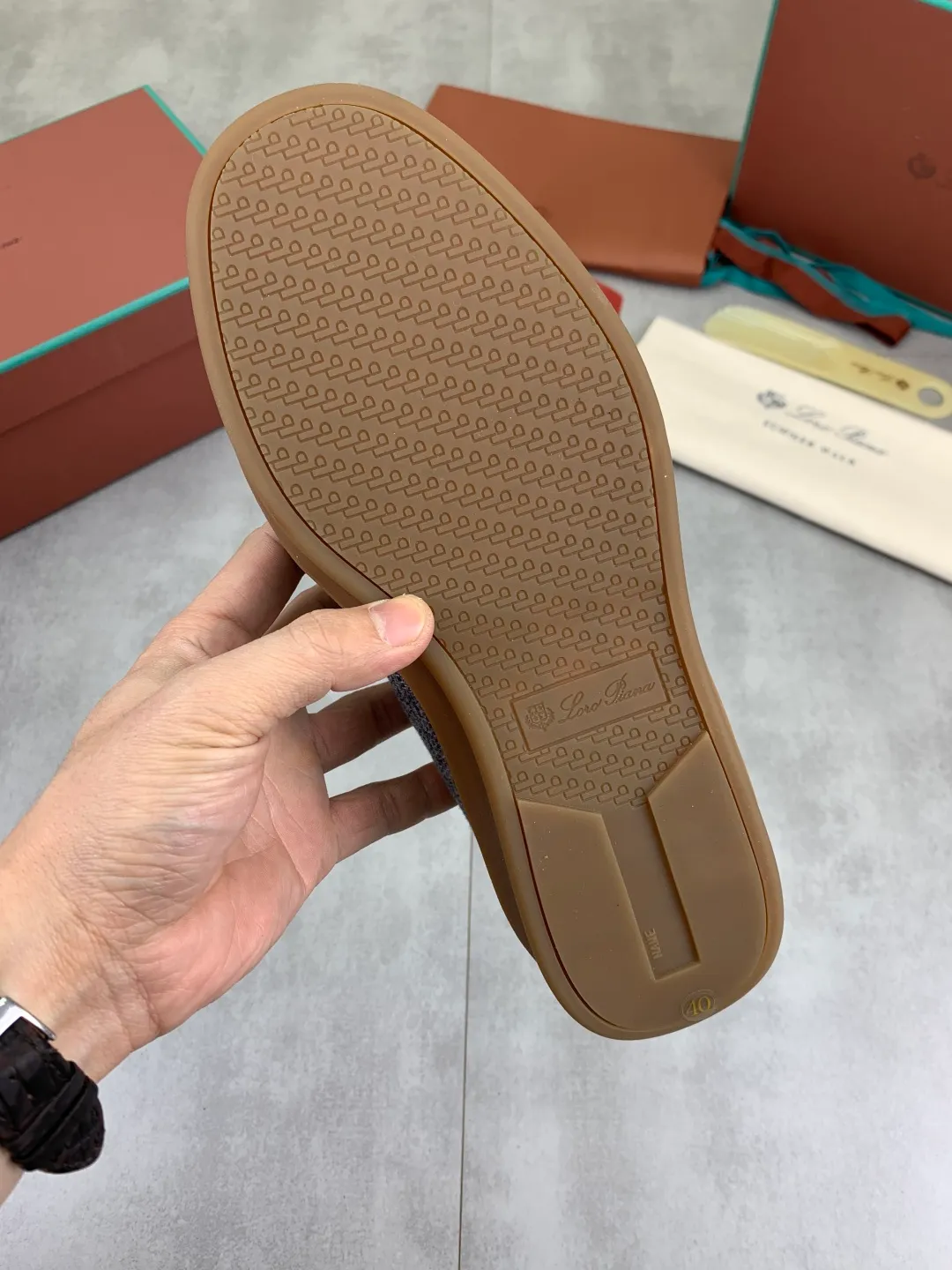 Men's Men's Shoes 💰P560 New Style 💰 The latest casual shoes Loro Piana 💯 Top grade 💯 Buy the original copy 💯 Founded the existing Loro Piana company on April 24, 1924. It is now the sixth generation of family business, providing the best quality products to customers who are discerning about taste and quality. Imported original fly woven fabrics with cowhide fabrics, plain calfskin lining, hand-stitched threads with cowhide feet, original packaging, high-end outsole, size: 38-45 (custom-made for 46), 7️⃣ colors available